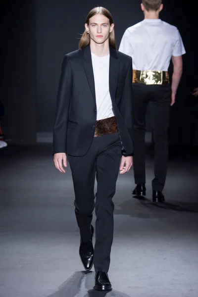 Look 10